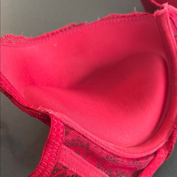 Marilyn Monroe Elegant Red Lace Bra - Picture 7 of 7